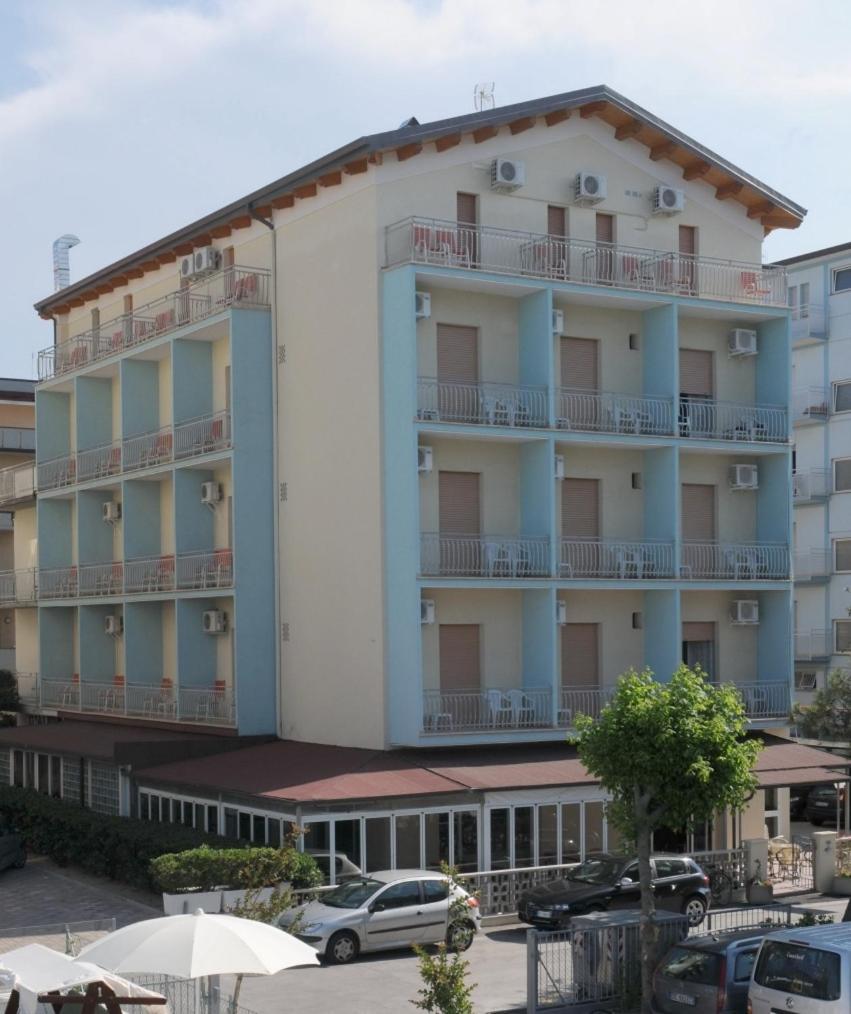 Hotel Saint Tropez Spa & Restaurant Lido Di Savio Exterior foto